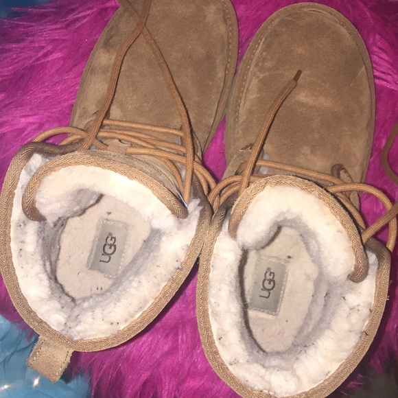 UGGS - Picture 3 of 3